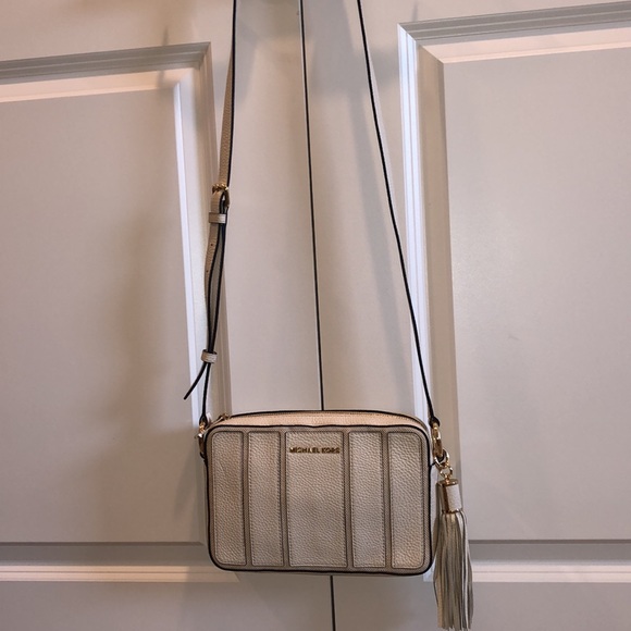 Michael Kors Ginny Medium Logo Crossbody Bag - Picture 3 of 10